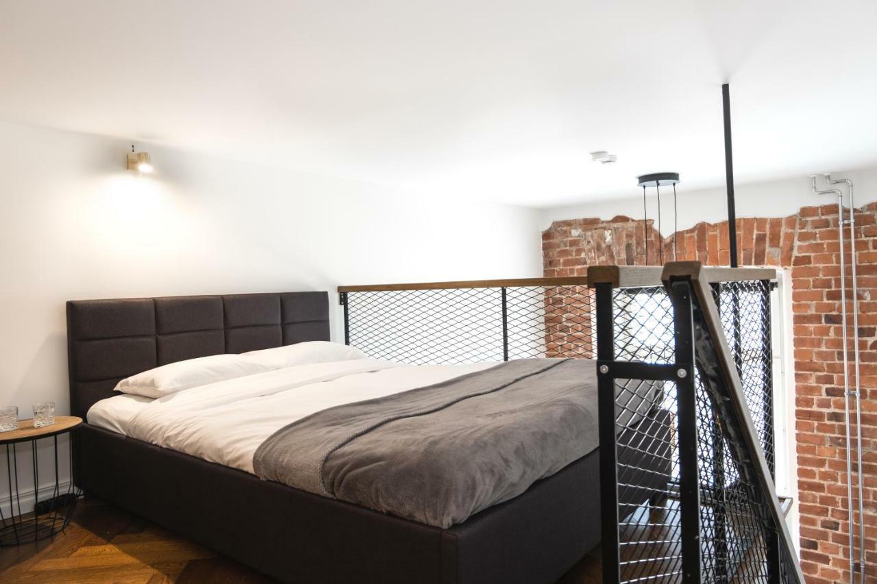 Thomas' - Trendy, & Balcony Apartment